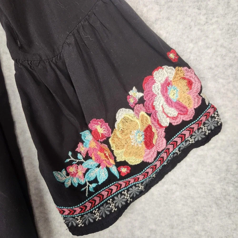 Andree by‎ Unit Blouse Womens Medium Black Embroidered Floral Boho Peasant Top - Picture 5 of 12